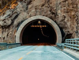 bro-plans-tunnels.webp