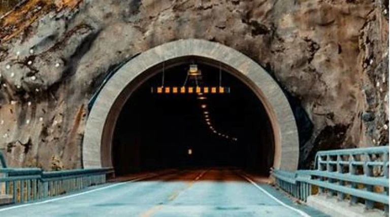 bro-plans-tunnels.webp