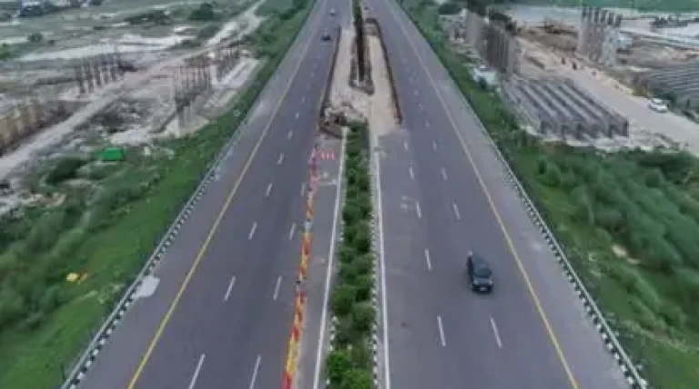 expressway-linking-delhi-noida-and-jewar-airport.webp