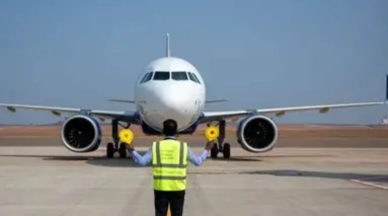 gmr-airports.webp