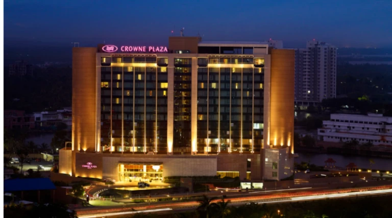 hotel-crowne.webp