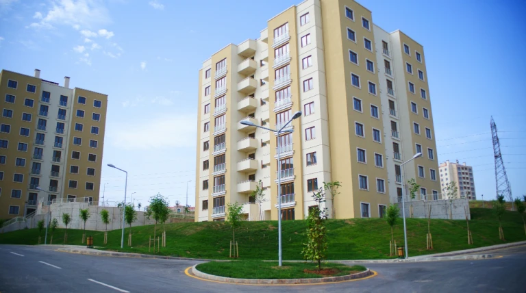 new-buildings-with-green-areas-1-zqen1-wrs82.webp