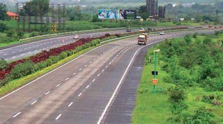 onstruction-for-the-four-lane-brownfield-bengaluru-chennai-expressway.webp