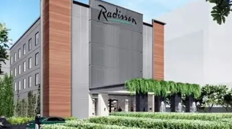 radisson-eyes.webp