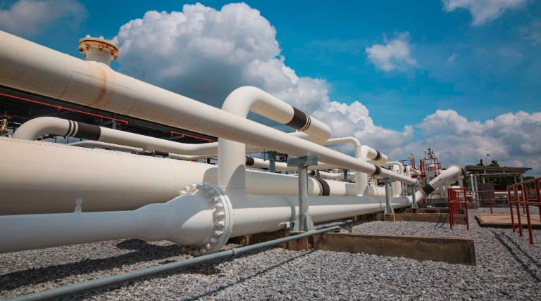 steel-long-pipes-pipe-elbow-station-oil-factory-during-refinery-petrochemistry-industry.webp